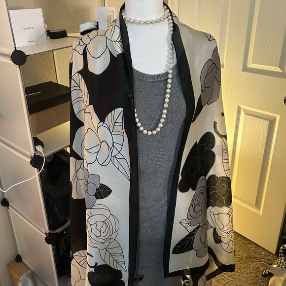 ⭐️ ⭐️⭐️⭐️⭐️ This 5 Star Winner! Camilla Flower with Major CC Vibes! ⭐️⭐️⭐️⭐️⭐️ - Picture 1 of 4